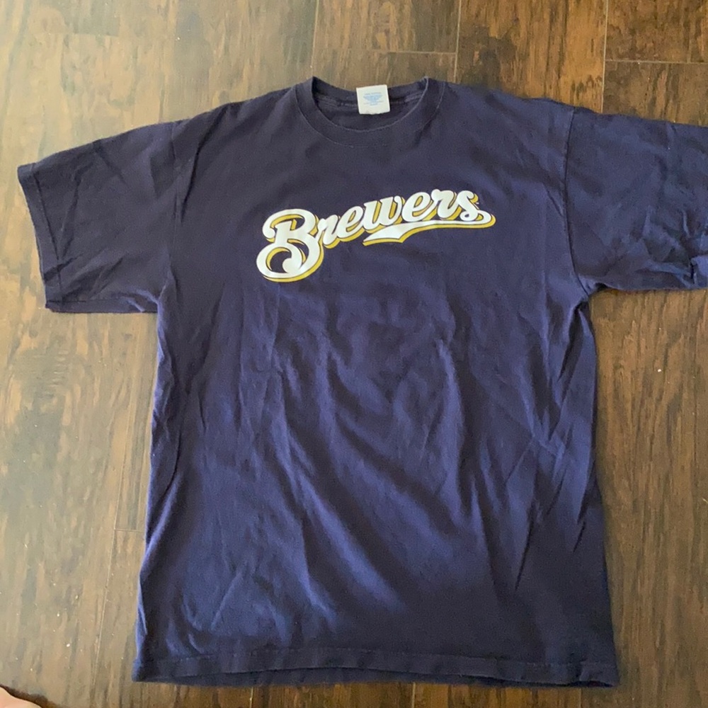 Brewers T-shirt. “Braun 8” on the back.